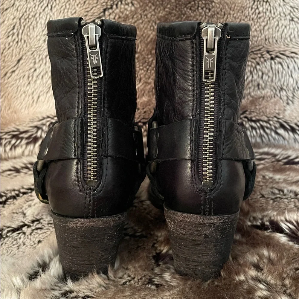 Frye Tabitha Harness Short Block-Heel Booties size 5.5